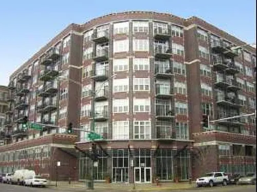1000 W Adams St Photo 1