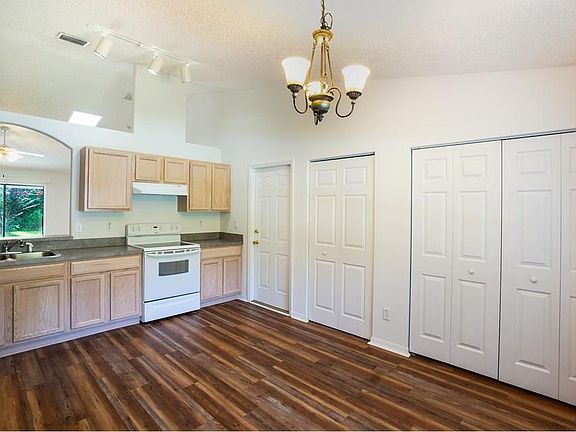 4th image of 38 Wellhaven Ln