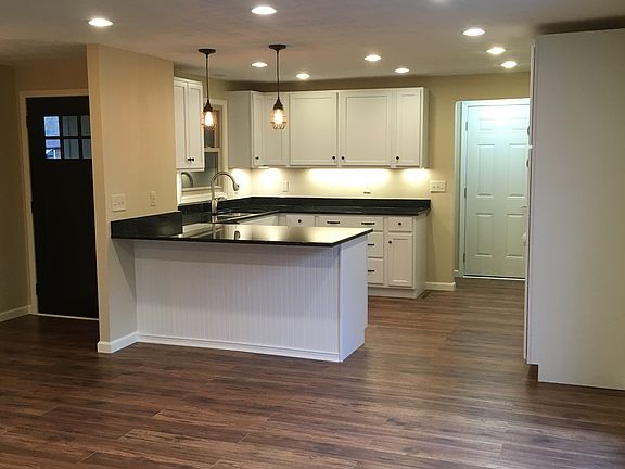 3rd image of 150 Cloverwood Dr