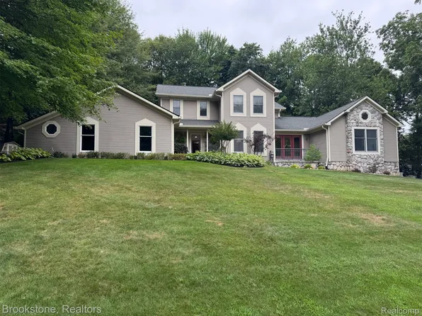 368 Bonnie Cir, Howell, MI 48843