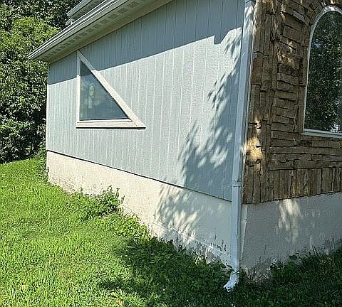 5th image of 400 SW Seagull St