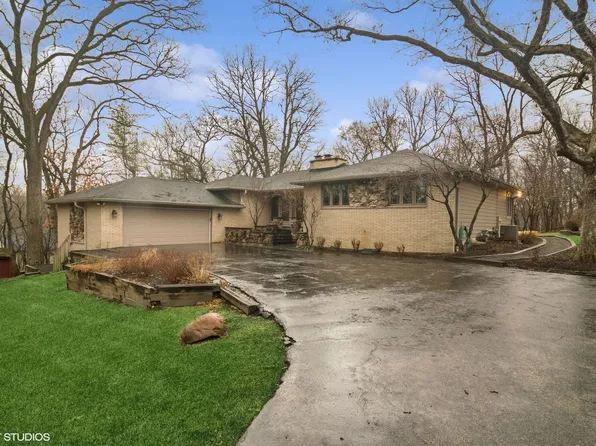 1800 Burning Oak Trl, Barrington Hills, IL 60010