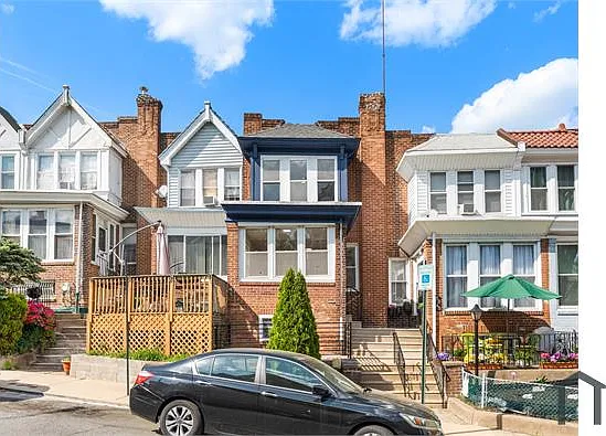 3 bed, $2,100 — Photo 2