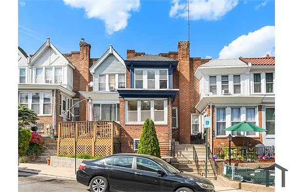 Building Photo - 5047 Diamond St