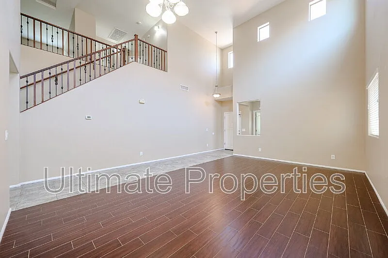 4 bed, 3.0 bath, 2774 sqft, $2,995 — Photo 2