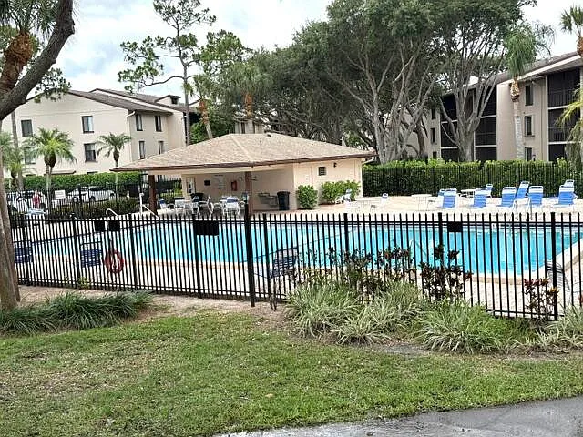 2 bed, 2.0 bath, 1005 sqft, $1,900 — Photo 3