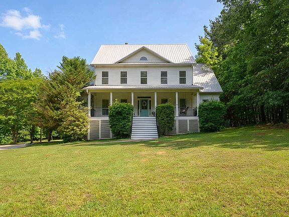 2nd image of 11 Crossbrook Cir