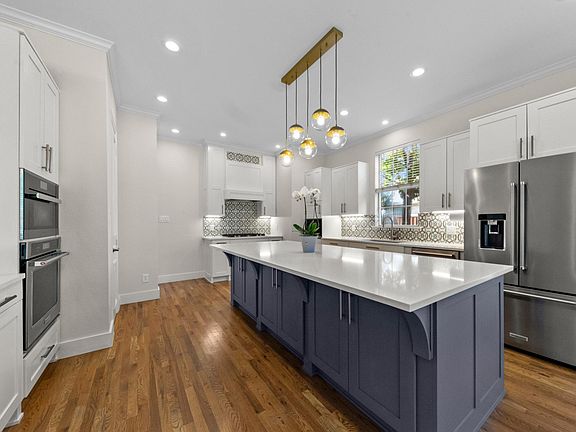 5th image of 301 Timber Lake Way