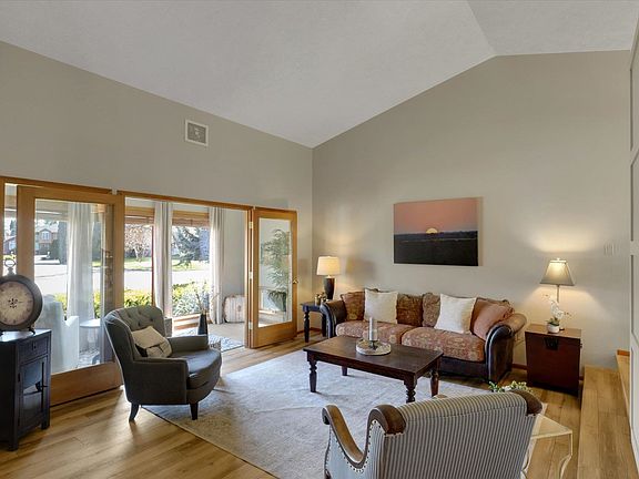 5th image of 2219 E 50th Ave