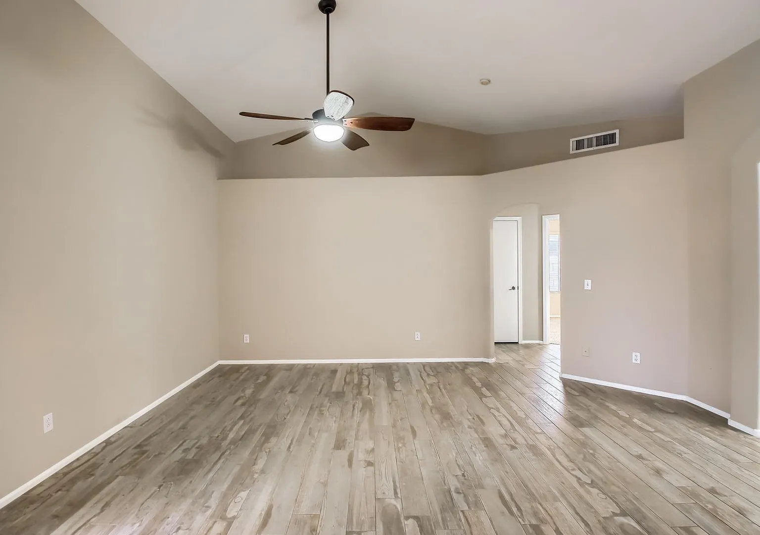 Spacious Home in North East Phoenix — Photo 2
