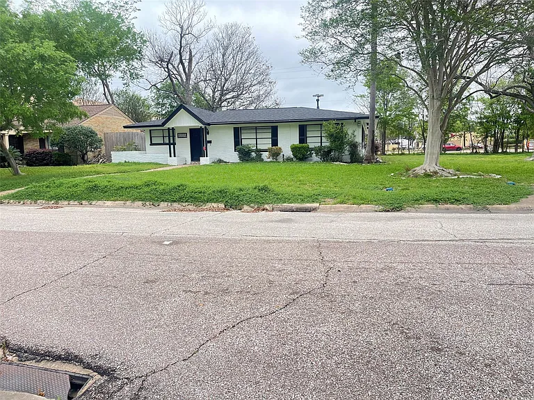 9602 Val Verde St — Photo 37