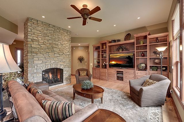 1st image of 2221 Wildwood Dr
