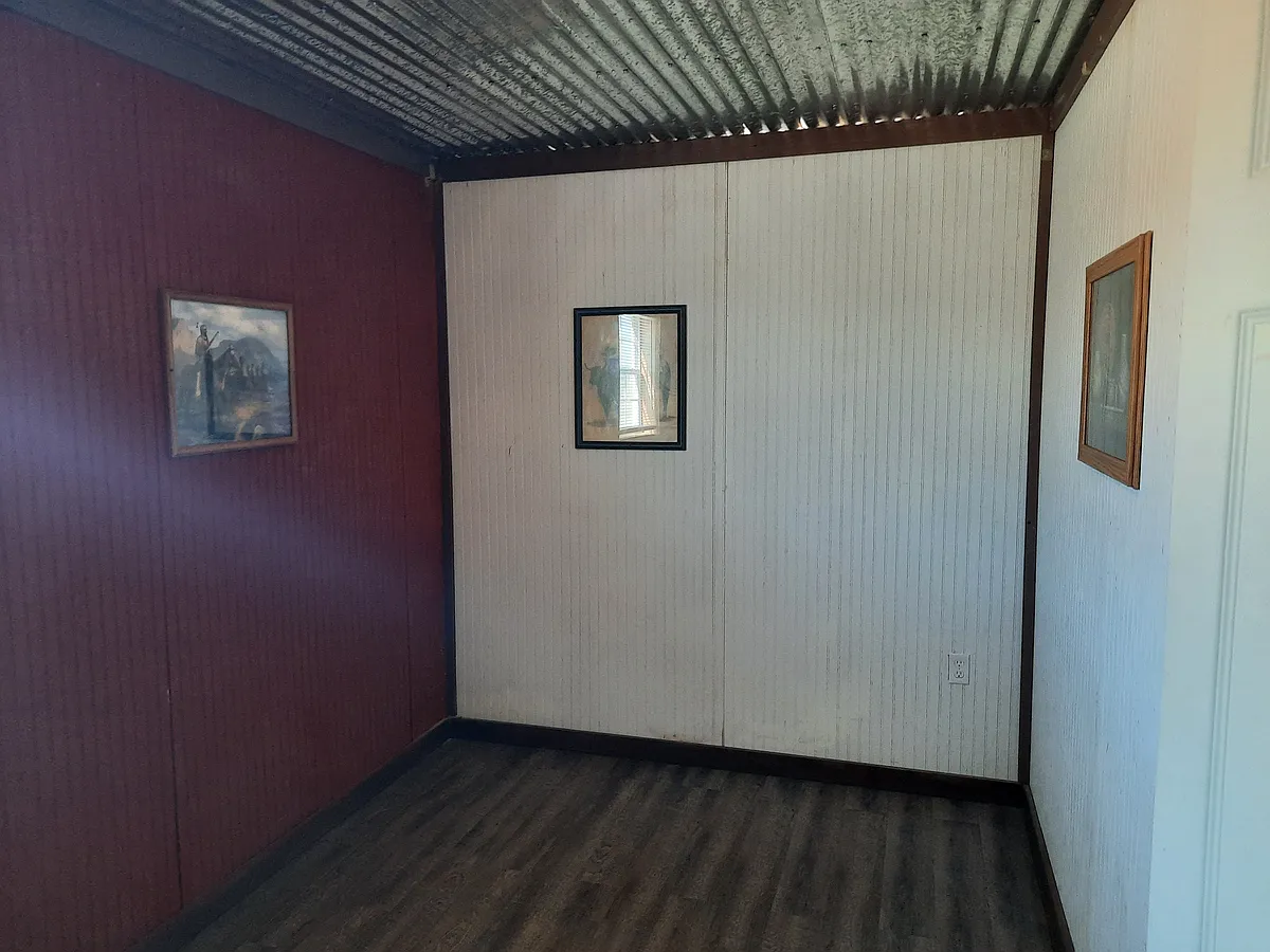 Building Photo - Private Road 5552