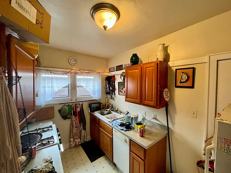 4422 N Oakland Ave — Photo 6