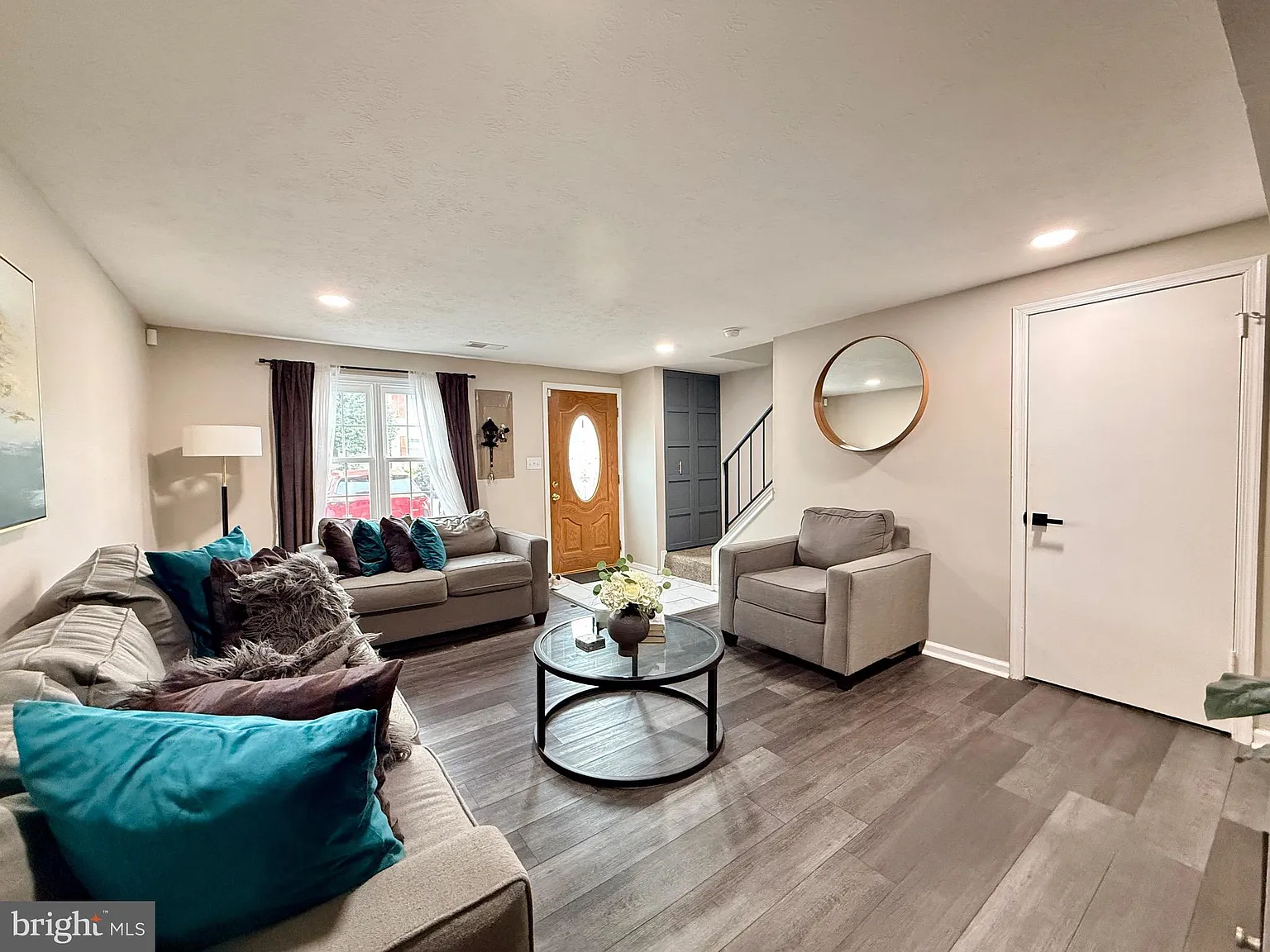 3 bed, 1350 sqft, $2,500 — Photo 4
