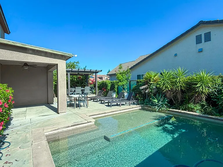 3060 Morris Ave — Photo 13
