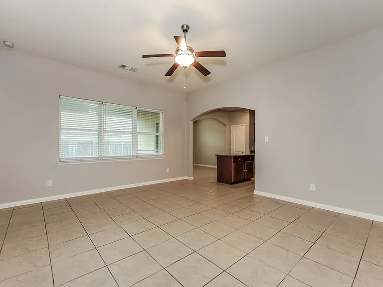 4144 Tower Ln — Photo 4