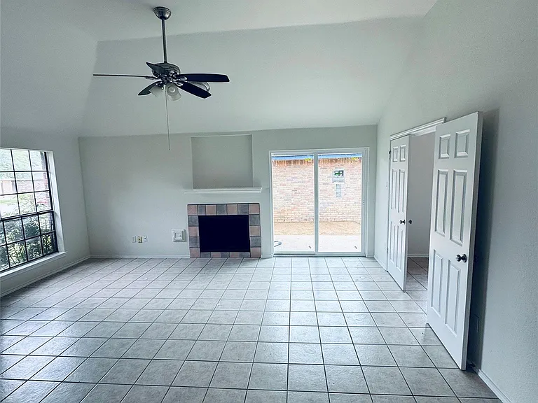 607 Saunders Dr — Photo 5