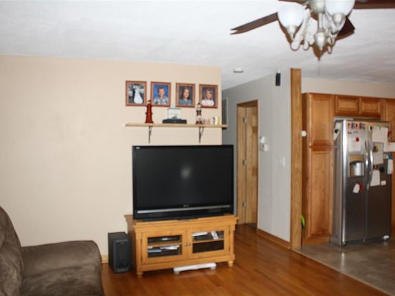 3rd image of 224 Roosevelt Ave