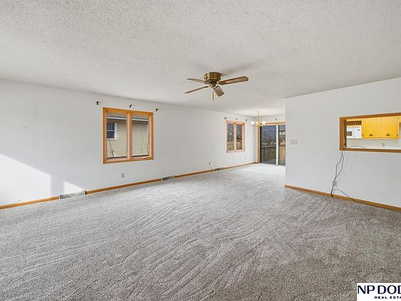 4th image of 304 W Elm St