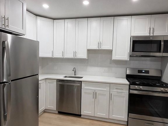 4th image of 364 Westwood Avenue #52