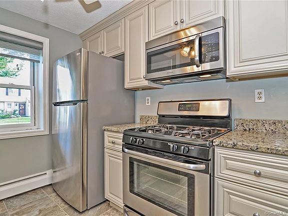 3rd image of 19 Butternut Ln #19