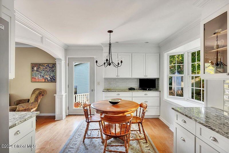 4th image of 55 Berkshire Drive