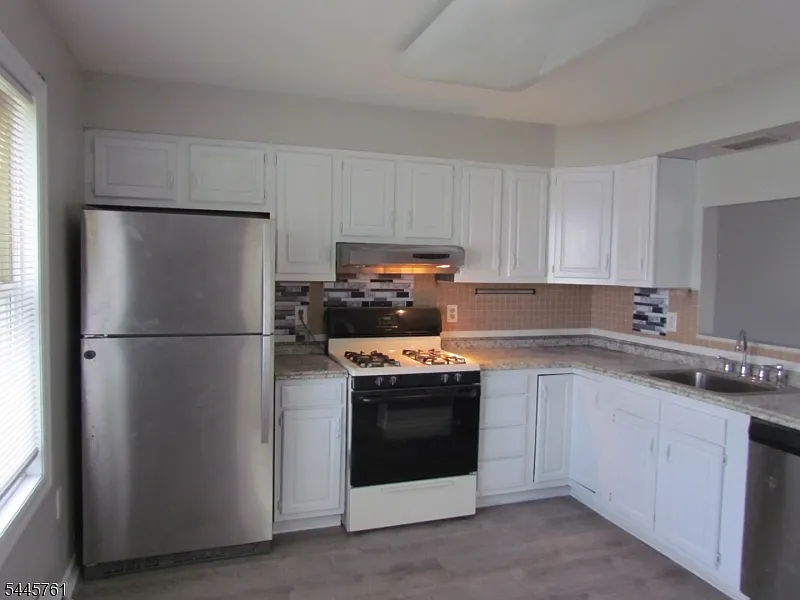 2 bed, 2.5 bath, $2,500 — Photo 3