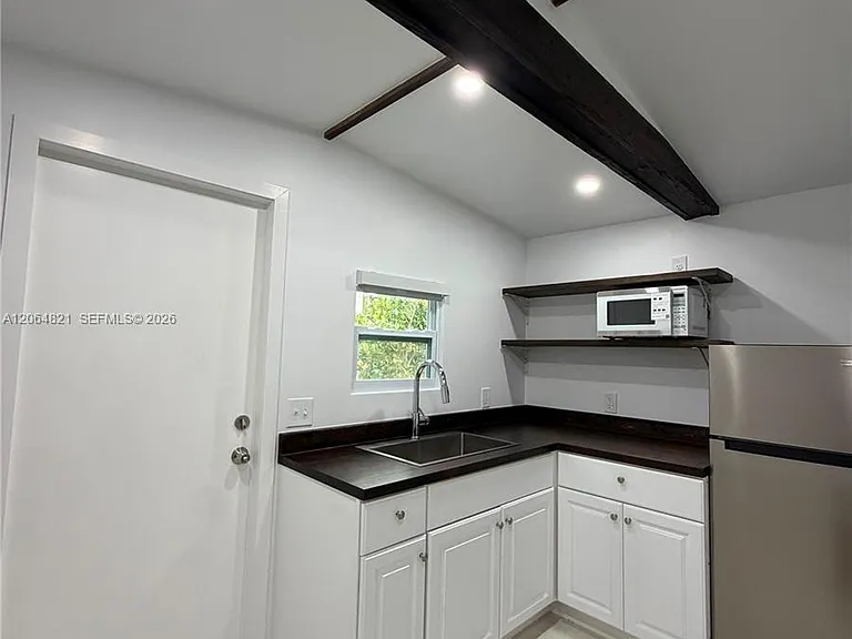 1400 SW 29th Ave #1 — Photo 1