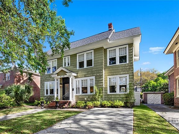 3rd image of 208 E 48th Street