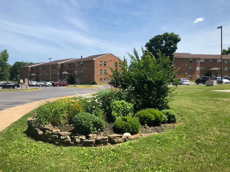 Oak Tree Village — Photo 4