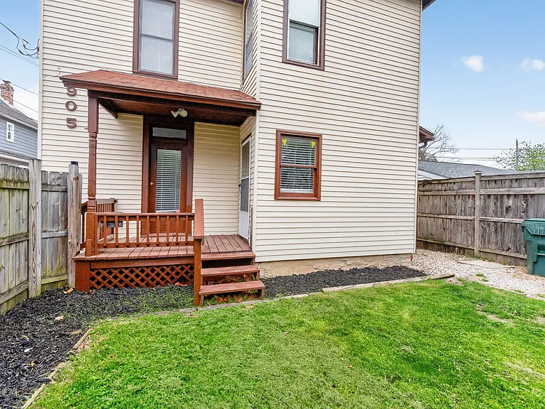905 Beech St — Photo 32