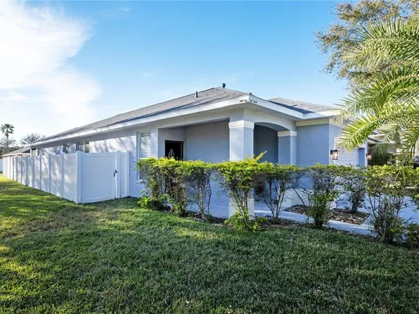10433 Avelar Ridge Dr, Riverview, FL 33578