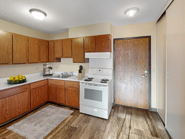 Missouri View Apartments — Photo 21
