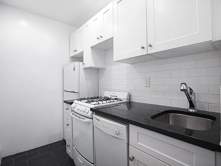 253 W 72nd St #416 — Photo 3