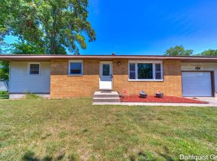 2134 Lincoln Park Dr, Muskegon, MI