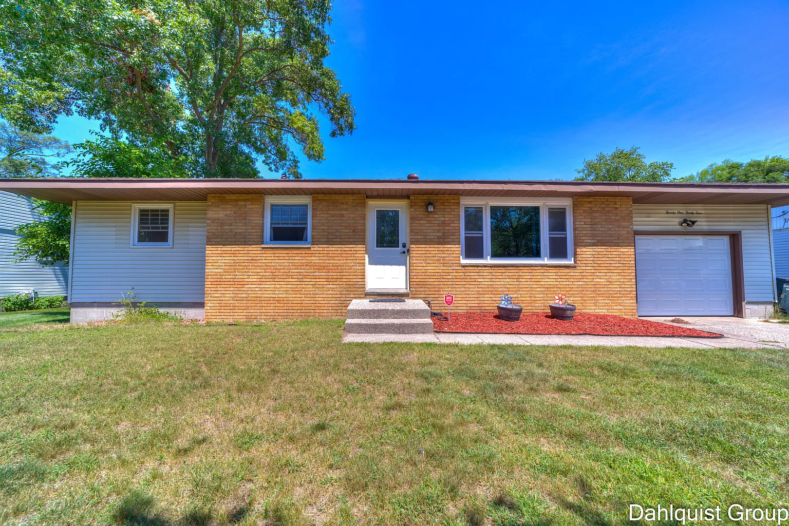 2134 Lincoln Park Dr photo 1