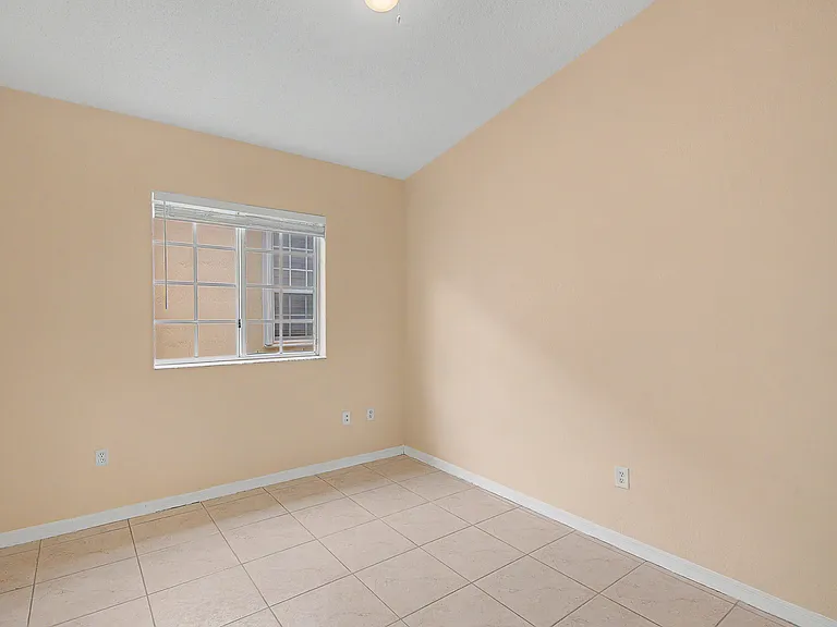 15339 SW 32nd Ter — Photo 8