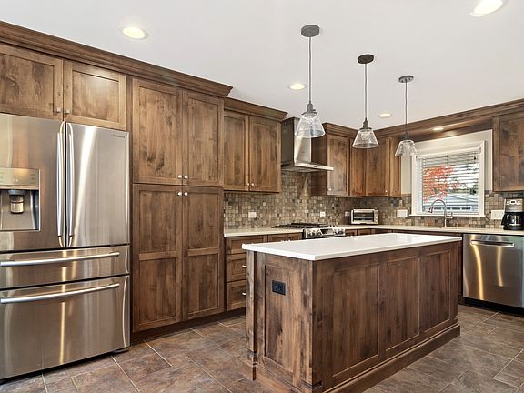 5th image of 714 Valley Park Dr