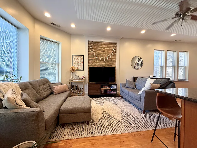 2632 N Fairfield Ave #2 — Photo 6