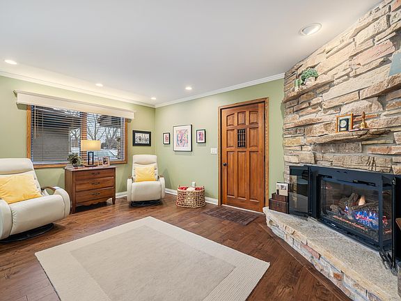 4th image of 2661 Northern Rd APT E