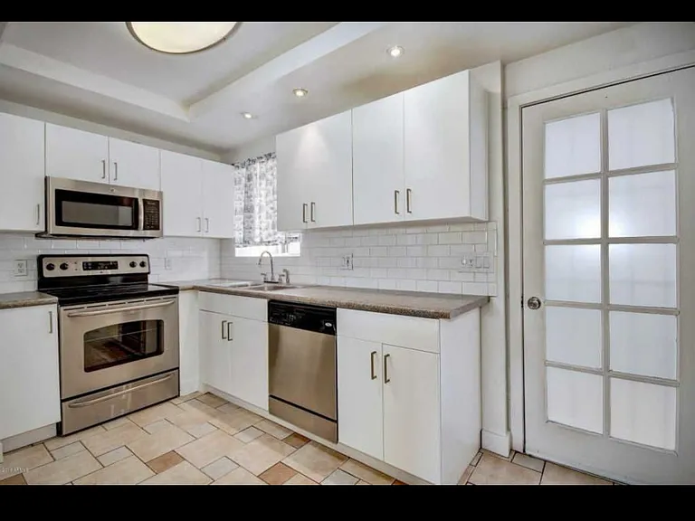 450 W Earll Dr #4 — Photo 7