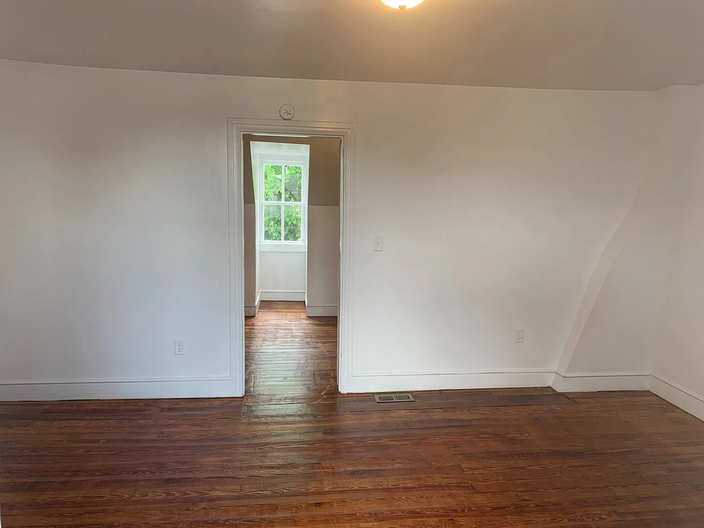 Updated 3 Bedroom with Parking! Video in Photos! — Photo 4