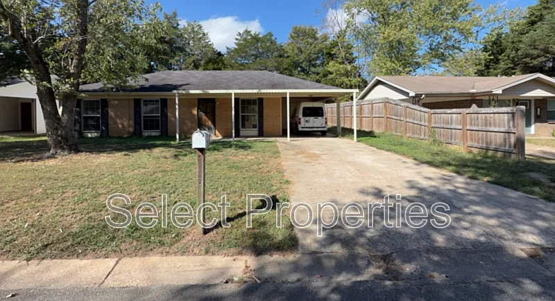 3 bed, 1.0 bath, 1053 sqft, $1,250 — Photo 1