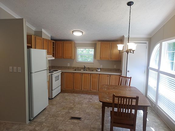 Clean Kitchen, new fixtures