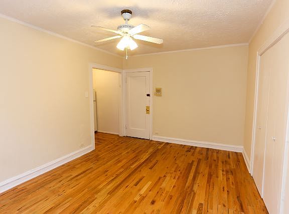 5th image of 711 W Belmont Ave APT 305