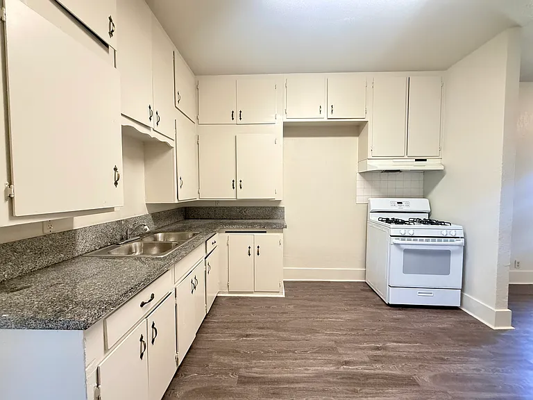 1010 N Roosevelt Ave — Photo 5