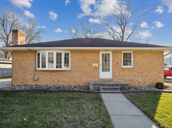 711 4th St NW, Independence, IA 50644