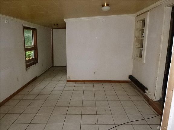 5th image of 104 Grand Ave