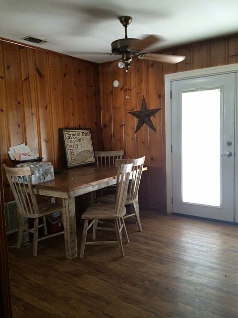 2nd image of 215 Carter St